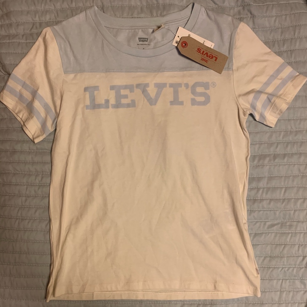 NWT, Levi T-Shirt